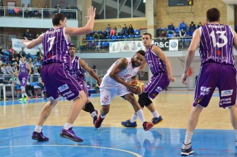 După un final dramatic, CSM CSU Oradea s-a impus, cu 62-60, în faţa argeşenilor de la BCM U Piteşti (FOTO)