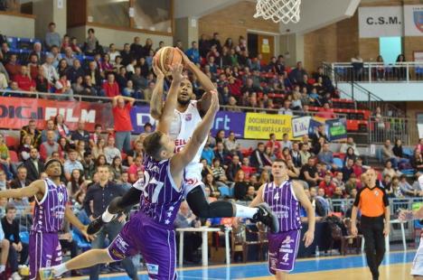 După un final dramatic, CSM CSU Oradea s-a impus, cu 62-60, în faţa argeşenilor de la BCM U Piteşti (FOTO)