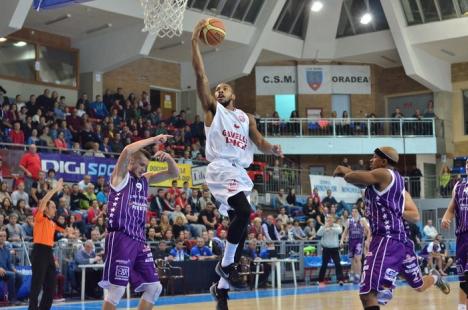 După un final dramatic, CSM CSU Oradea s-a impus, cu 62-60, în faţa argeşenilor de la BCM U Piteşti (FOTO)