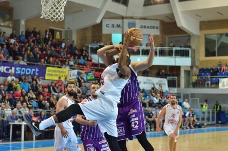 După un final dramatic, CSM CSU Oradea s-a impus, cu 62-60, în faţa argeşenilor de la BCM U Piteşti (FOTO)