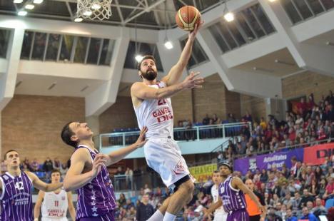 După un final dramatic, CSM CSU Oradea s-a impus, cu 62-60, în faţa argeşenilor de la BCM U Piteşti (FOTO)