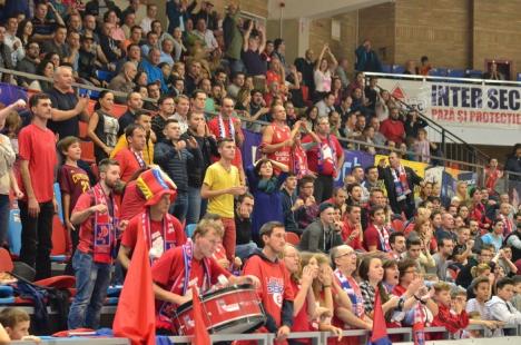 După un final dramatic, CSM CSU Oradea s-a impus, cu 62-60, în faţa argeşenilor de la BCM U Piteşti (FOTO)