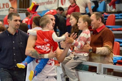 După un final dramatic, CSM CSU Oradea s-a impus, cu 62-60, în faţa argeşenilor de la BCM U Piteşti (FOTO)