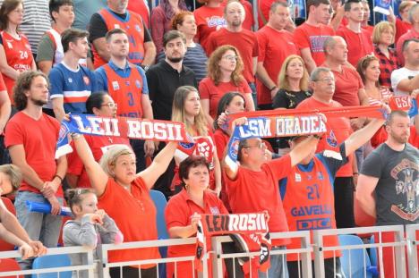Trofeul se lasă așteptat! CSM Oradea a pierdut meciul 3 cu Sibiul (FOTO)