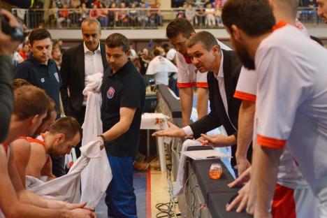CSM CSU Oradea a cedat cu 56-69 în faţa turcilor de la Pinar Karşiyaka Izmir, în debutul din grupele Ligii Campionilor Europeni (FOTO)