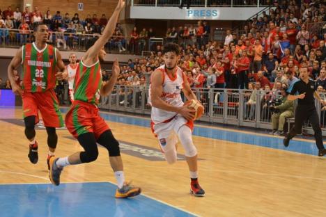 CSM CSU Oradea a cedat cu 56-69 în faţa turcilor de la Pinar Karşiyaka Izmir, în debutul din grupele Ligii Campionilor Europeni (FOTO)
