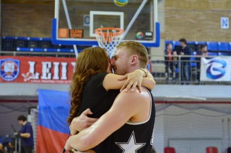 La Oradea, sezonul regulat s-a încheiat cu victoria CSM şi cu o cerere în căsătorie! (FOTO / VIDEO)