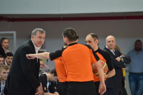 Meci tensionat: CSM CSU Oradea a câştigat cu 72-71 prima partidă din semifinala cu U BT Cluj (FOTO/VIDEO)