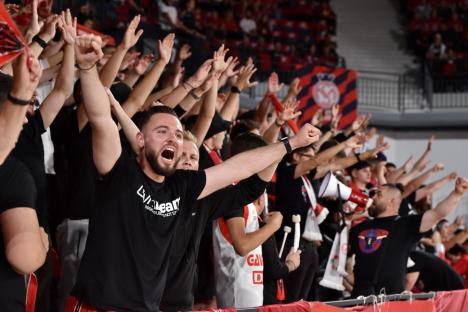 Victorie de senzație a CSM Oradea în primul meci al finalei cu Cluj, în fața a peste 5.000 de spectatori (FOTO/VIDEO)