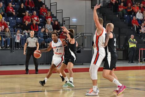 CSM CSU Oradea nu le-a dat nicio şansă celor de la Parnu Sadam şi a obţinut a cincea victorie în Grupa E a FIBA Europe Cup (FOTO)