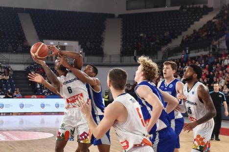 CSM CSU Oradea s-a impus la o diferenţă de 22 de puncte în faţa echipei belgiene Kangoeroes Mechelen, în FIBA Europe Cup!