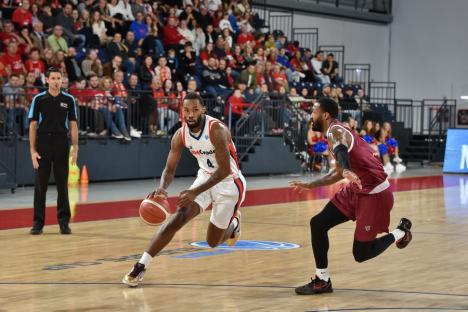 FOTO: Victorie importantă pentru orădeni în debutul fazei grupelor FIBA Europe Cup!