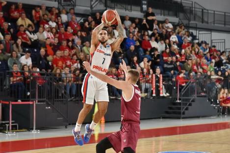 FOTO: Victorie importantă pentru orădeni în debutul fazei grupelor FIBA Europe Cup!