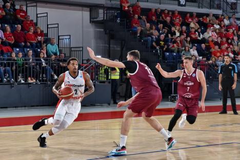 FOTO: Victorie importantă pentru orădeni în debutul fazei grupelor FIBA Europe Cup!