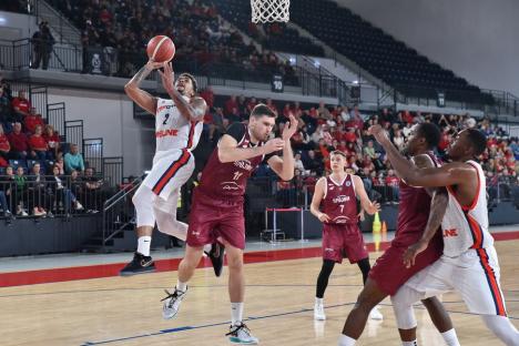 FOTO: Victorie importantă pentru orădeni în debutul fazei grupelor FIBA Europe Cup!