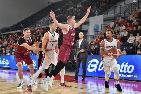 FOTO: Victorie importantă pentru orădeni în debutul fazei grupelor FIBA Europe Cup!