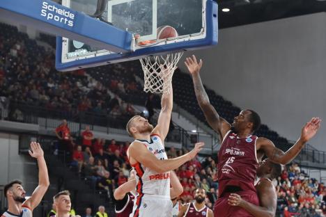 FOTO: Victorie importantă pentru orădeni în debutul fazei grupelor FIBA Europe Cup!