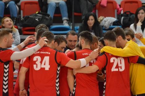 Handbaliştii de la CSM Oradea au învins Universitatea Cluj cu 30-26 şi au urcat pe primul loc (FOTO)