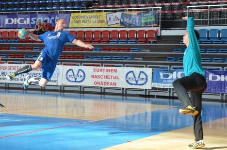 Handbaliștii de la CSM au cedat la limită duelul cu U Cluj (FOTO)
