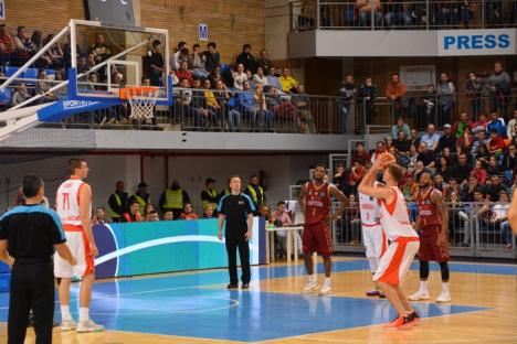 Baschetbaliştii de la CSM CSU Oradea au pierdut duelul din Liga Campionilor cu Umana Reyer Venezia, cu scorul de 69-73 (FOTO)