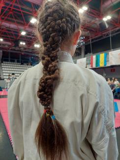 Zece medalii pentru sportivii de la CSU și GYM Oradea, la concursurile de karate kyokushin din Ungaria (FOTO)