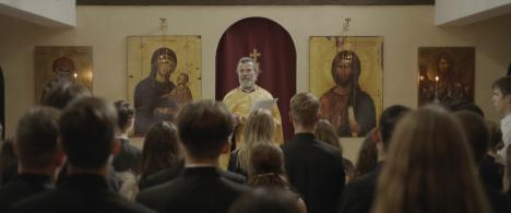 Terapia cu Calciu: Preotul orădean Ciprian Mega își lansează filmul despre părintele Calciu. Dorel Vișan și Costel Cașcaval, în roluri principale (FOTO / VIDEO)