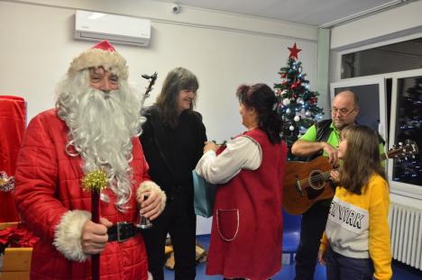 Surpriză înainte de Crăciun: Călin Pop şi fetiţa lui, Ambra, în concert la SOS Autism (FOTO)