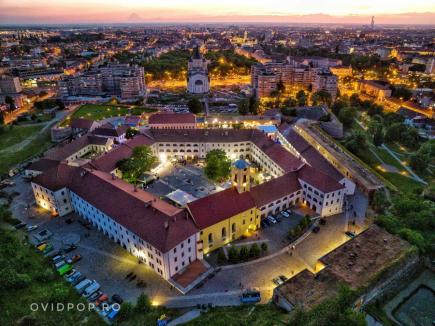 Cetate, caut „asediu”: După investiții de 21 milioane euro, Primăria Oradea nu găsește chiriași pentru spațiile din Cetate (FOTO)