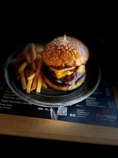 Speciality Burger Weekend, sâmbătă și duminică, la Graf, invitați NPK Beef Budapesta