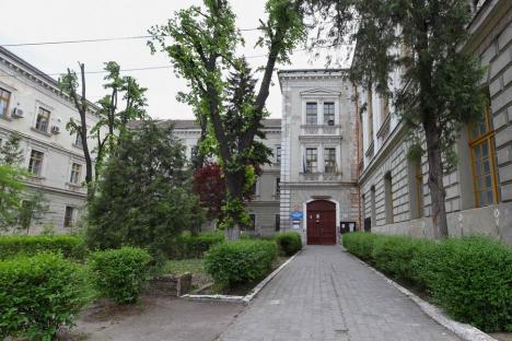 Clădirea Colegiului Naţional Mihai Eminescu din Oradea ar putea fi reabilitată printr-un proiect european de 83 milioane de lei