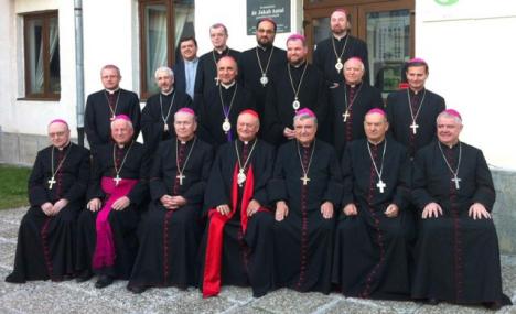 Toţi episcopii catolici din România se întrunesc, începând de luni, la Oradea
