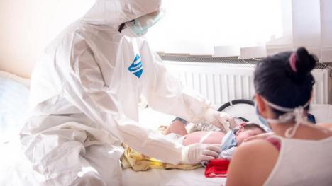Aproape 30 de noi infectări cu Covid în Bihor, sub o cincime la persoane vaccinate. Adulții încep să fie contaminați de propriii copii