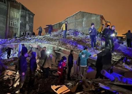 Cel puțin 500 de morți și peste 1000 de răniți, în urma unui cutremur în Turcia