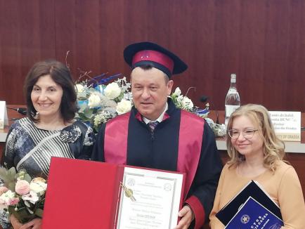 Ziua și ceremonia: Rectorul Academiei de Studii Economice și „doamna educației incluzive din România” au devenit Doctor Honoris Causa la Oradea (FOTO)