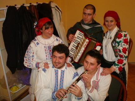 Camerunezi, români şi unguri au dansat împreună o horă românească