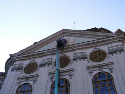 Episcopia Romano-Catolică se răzbună: a dat jos inscripţia "Muzeu" de pe Palatul Baroc (FOTO)