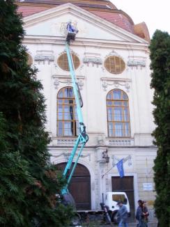 Episcopia Romano-Catolică se răzbună: a dat jos inscripţia "Muzeu" de pe Palatul Baroc (FOTO)