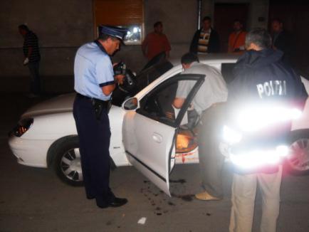 SCENE DE GROAZĂ: Un poliţist şi-a împuşcat părinţii, iar apoi şi-a tras un glonţ în cap (FOTO)