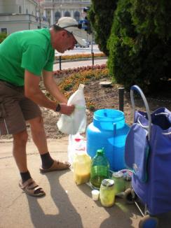 Colectarea de ulei uzat din Oradea, o reuşită: s-au strâns 200 de litri