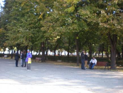 Un grup de olandezi a cântat în Parcul 1 Decembrie despre Dumnezeu (FOTO / VIDEO)