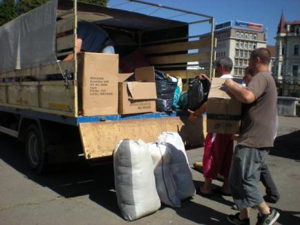 Peste 330 de saci cu ajutoare pentru sinistraţi au pornit din Bihor spre Dorohoi (FOTO)