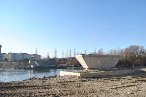 Construcţii Bihor a reluat lucrările la podul Macio