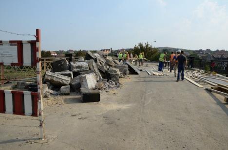 A început turnarea betonului pe podul Theodor Neş