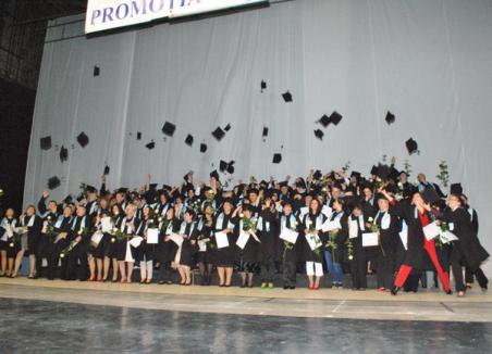 A opta generaţie de absolvenţi Agora a sărbătorit finalul cursurilor