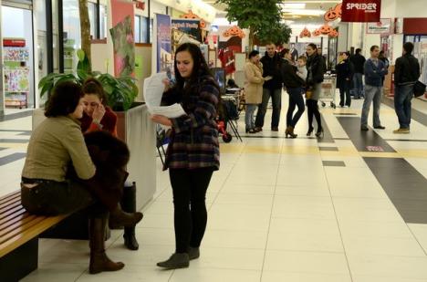 Târgul de turism "Petrece sărbătorile în Bihor" de la ERA Park continuă şi duminică (FOTO)