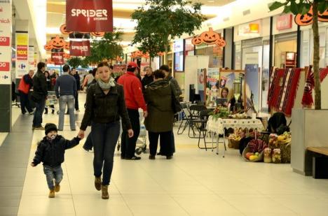 Târgul de turism "Petrece sărbătorile în Bihor" de la ERA Park continuă şi duminică (FOTO)