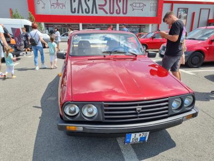 Întâlnirea pasionaților de Dacii în Oradea: nostalgie, motoare turate, concursuri și distracție la ERA Park (FOTO/VIDEO)