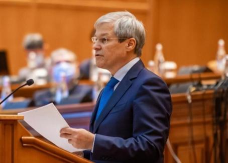 Guvernul Cioloş n-a trecut de Parlament. A primit doar 8 voturi de la alţi deputaţi şi senatori decât cei ai USR (VIDEO)