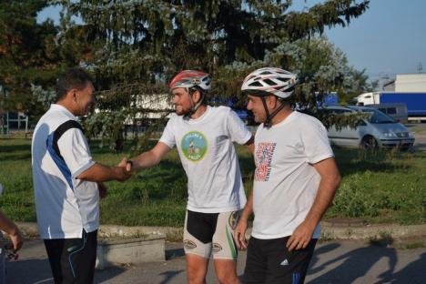 Finish! Tânărul care a pedalat în scop caritabil de la Londra la Oradea a ajuns acasă (FOTO/VIDEO)