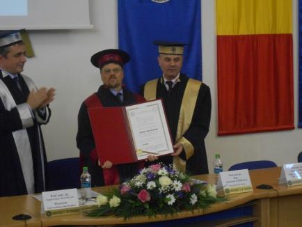Un nou titlu de Doctor Honoris Causa, acordat de Universitatea Oradea unui filolog din Italia (FOTO)